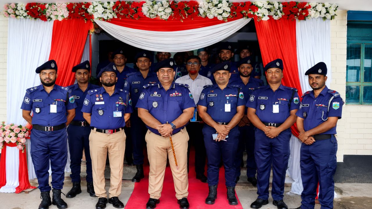 সিরাজগঞ্জে ডিআইজির বার্ষিক পরিদর্শন প্যারেড ও রিজার্ভ অফিস পরিদর্শন  